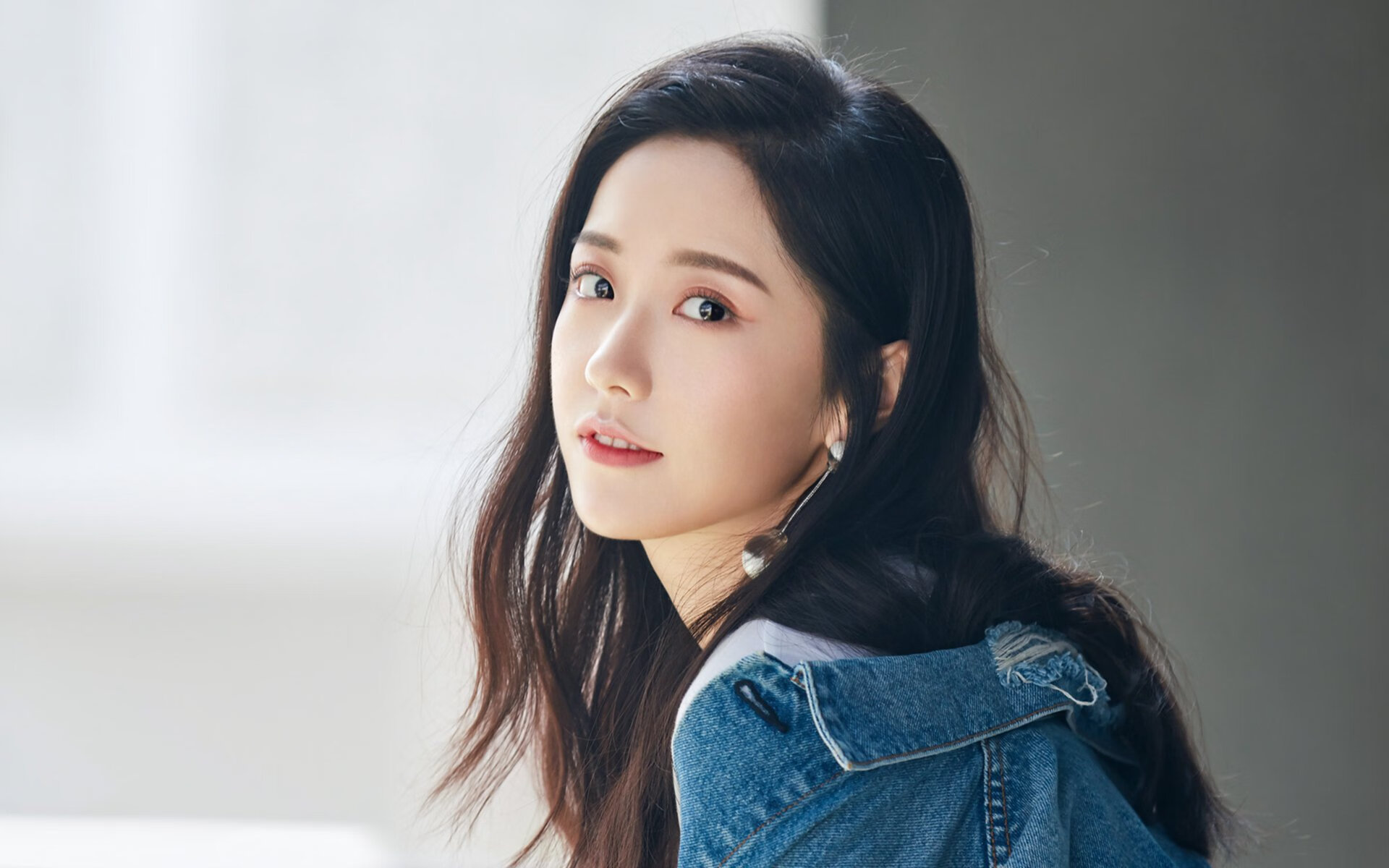 Kaiyun APP-球队整体站位紧凑对对方核心球员形成包夹限制其组织空间，足球整体防守战术名词解释