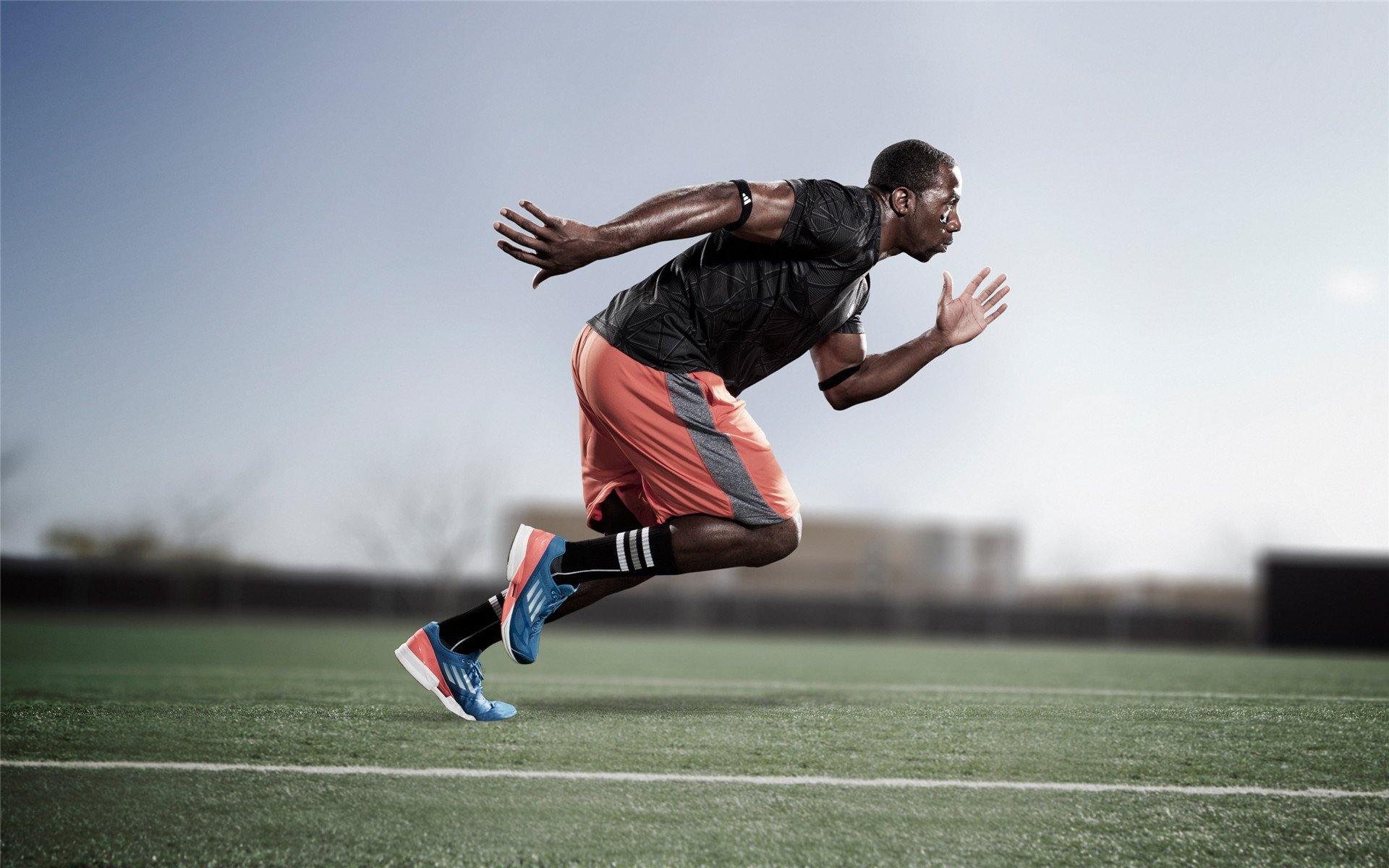 开云体育链接-德国女子场地自行车选手在竞速赛中获得第七名，德国自行车展2019